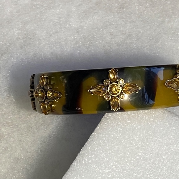 NWOT - Banana Republic Acrylic Bangle with Multiple Stone Detail - Picture 3 of 6